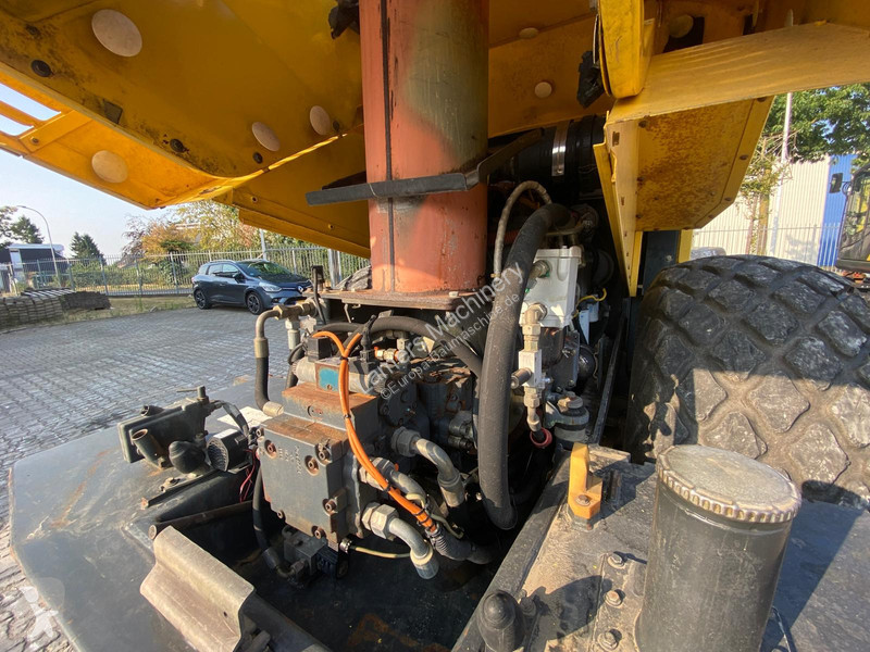 Zhutňovač Bomag BW216 .