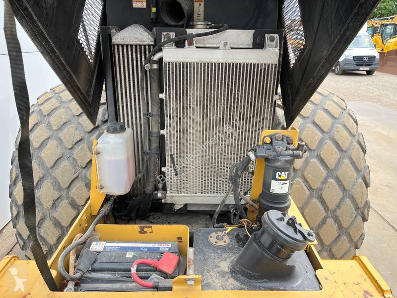 مدحلة Caterpillar CS533E - Good Overall Condition