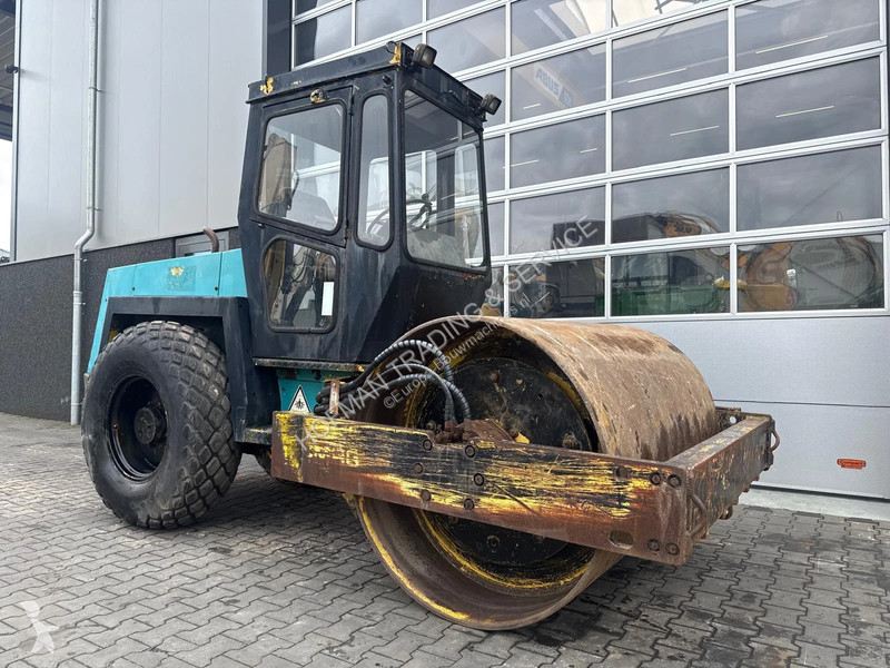 Валяк Bomag BW172D