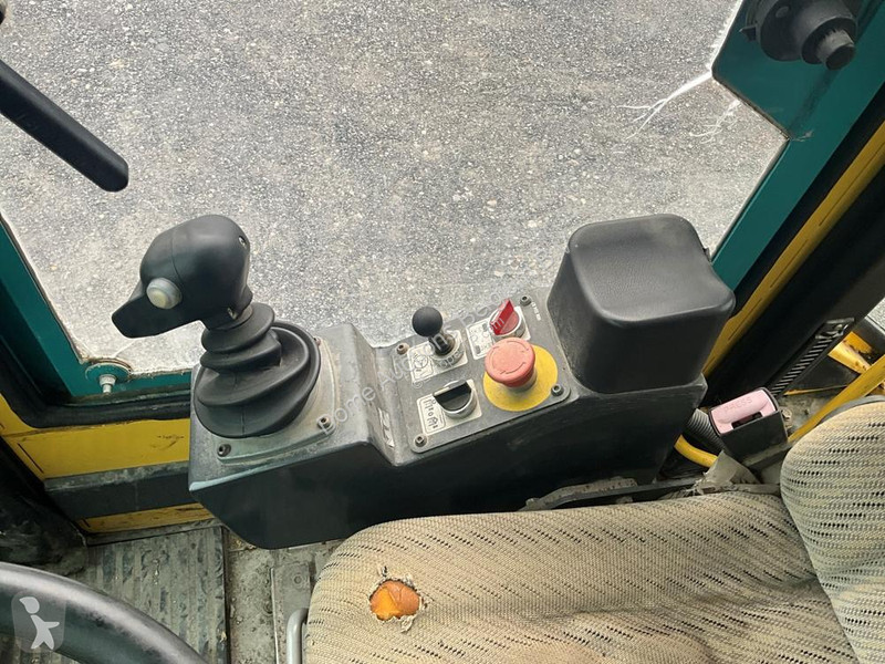 Валяк Bomag