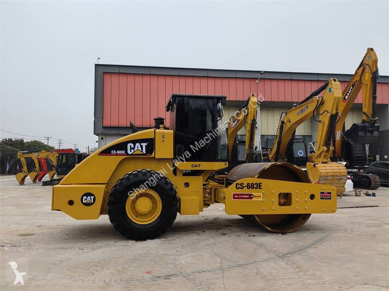 Compactador Caterpillar CS683E