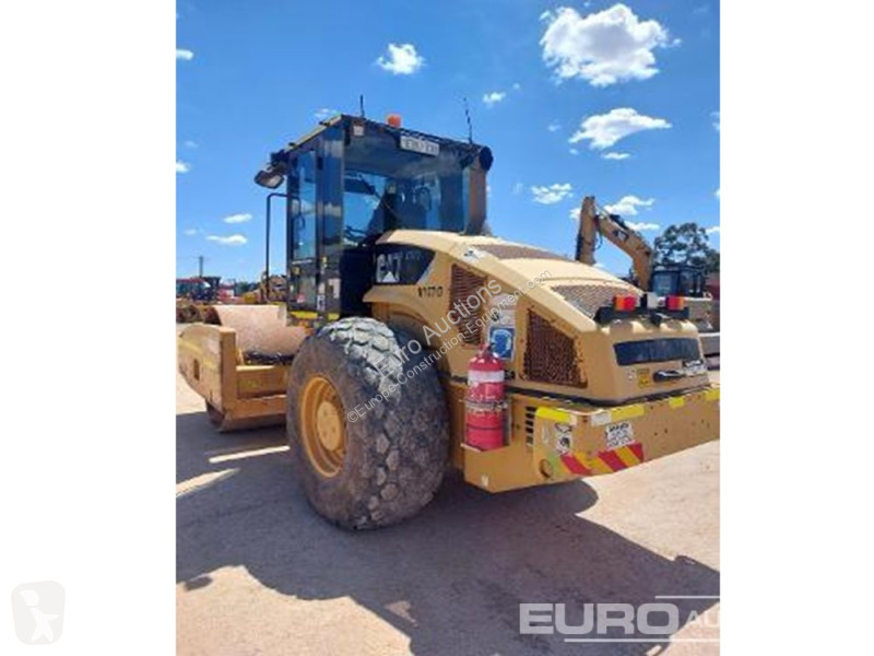 مدحلة Caterpillar XT