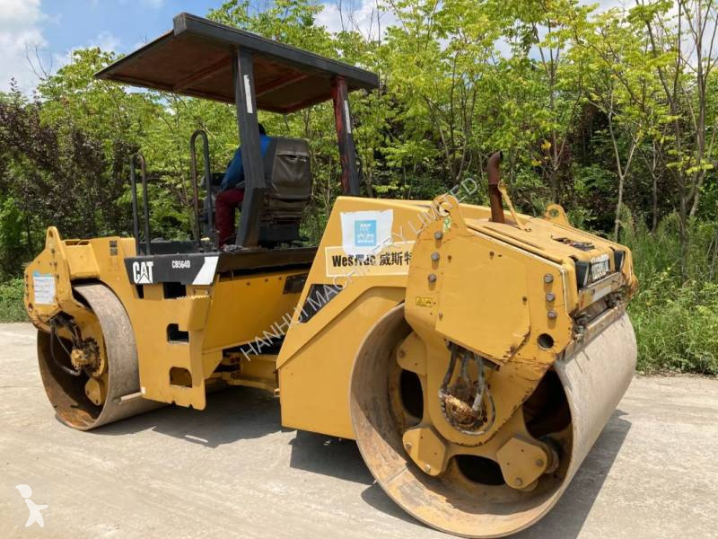 Compactador Caterpillar CB564D