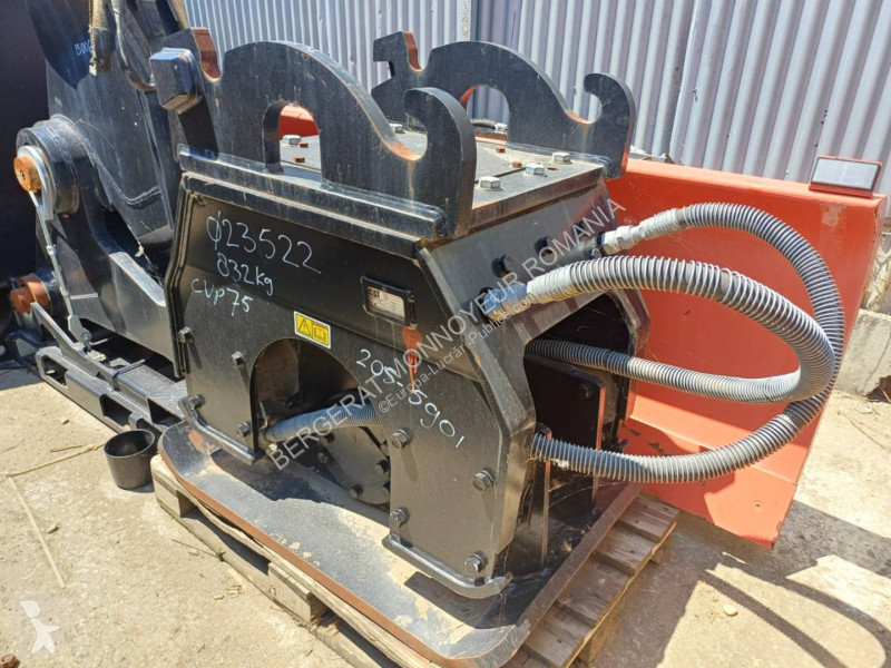 مدحلة Caterpillar CVP75