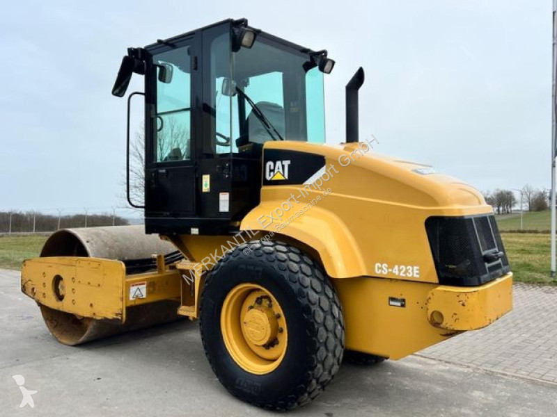 Zhutňovač   Caterpillar CS423E Planierwalze
