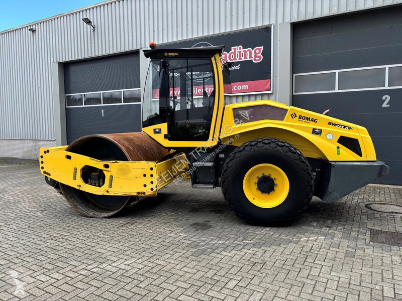 Zhutňovač Bomag BW 213 D-5 Single drum roller....