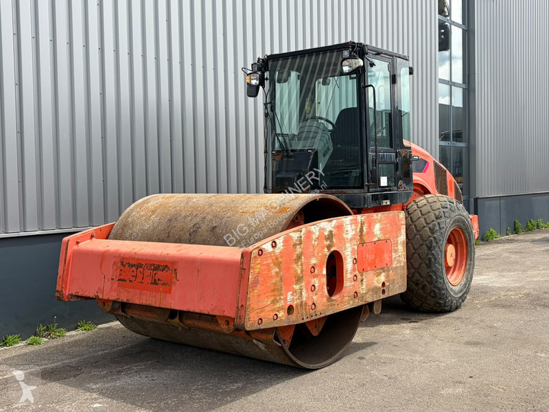 مدحلة Caterpillar CS74