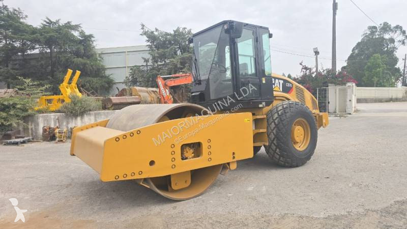 Zhutňovač Caterpillar CS76