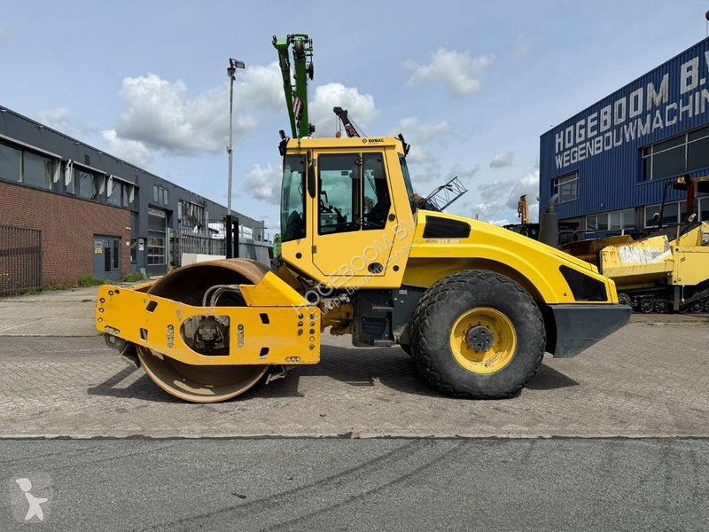 Zhutňovač Bomag H4