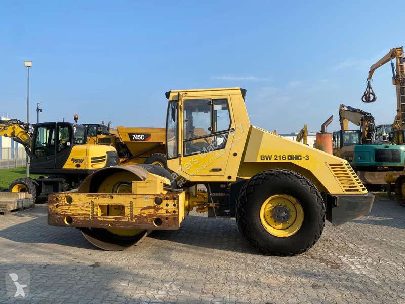 Zhutňovač Bomag BW216 .
