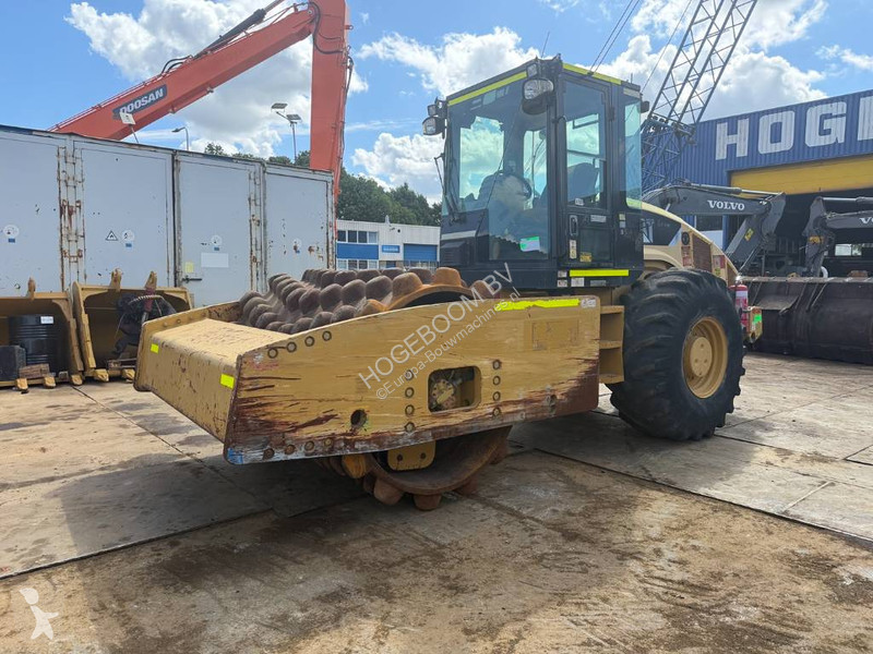 مدحلة Caterpillar CP 76
