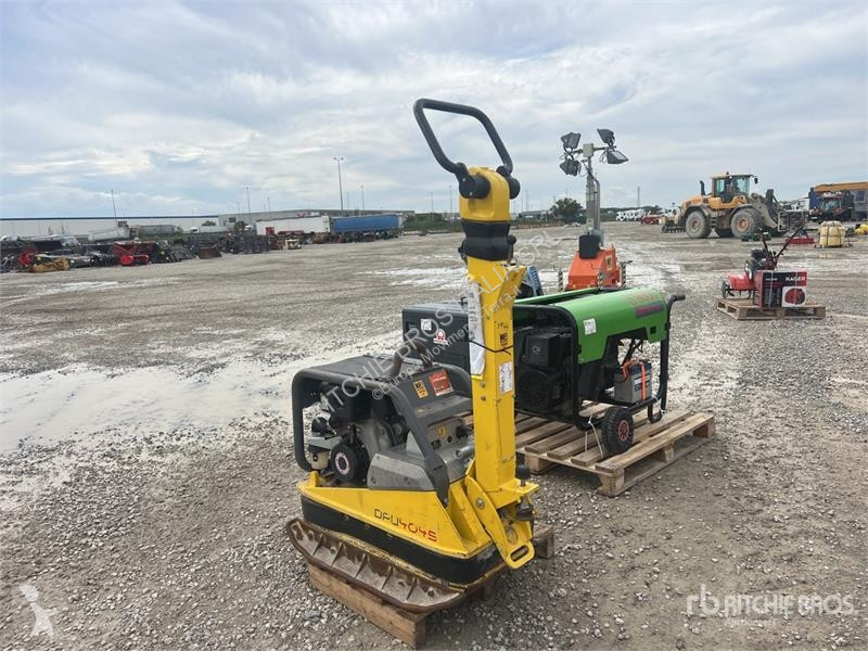 Compactador  DPU4045 Vibratory Plate Compactor