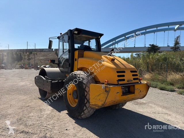 مدحلة JCB  VM115