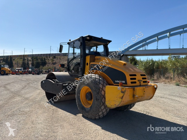 مدحلة JCB  VM115HD