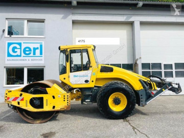 Compactador monocilíndrico Bomag