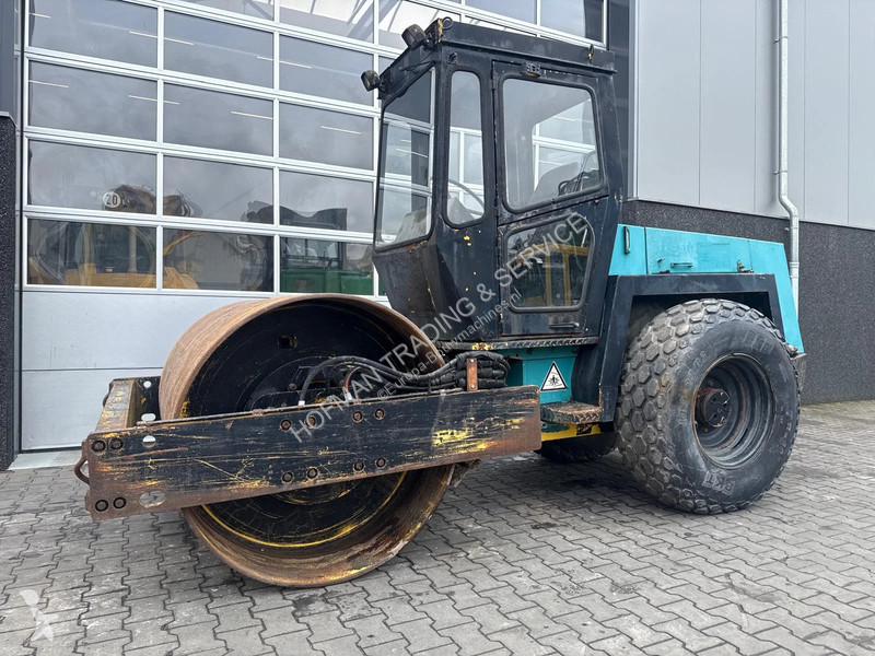 Валяк Bomag BW172D