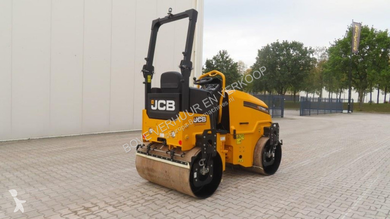 مدحلة JCB