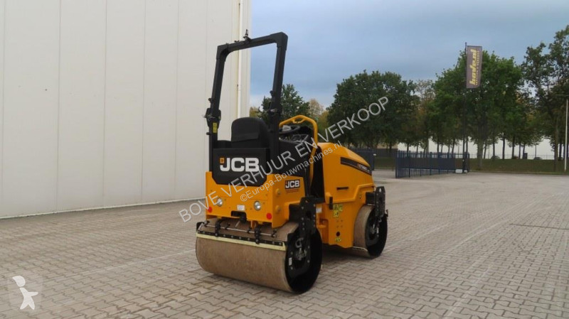 مدحلة JCB