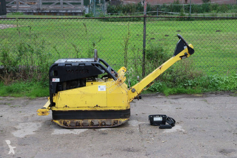 مدحلة Neuson Vibroplate DPU 100-70Le