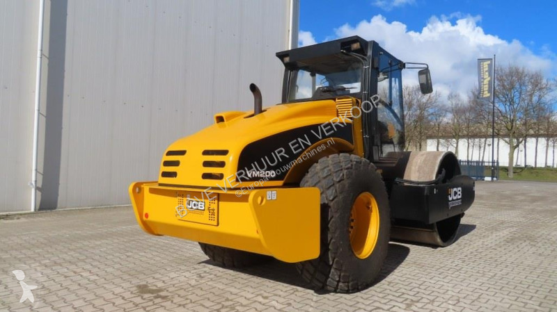 Валяк JCB VM200 D