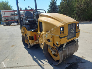 Tandemový zhutňovač Caterpillar