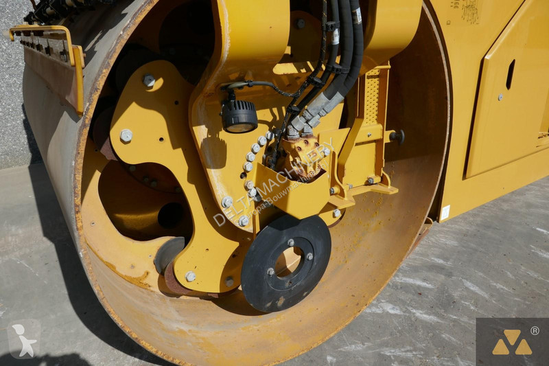 Compactor Caterpillar CB13