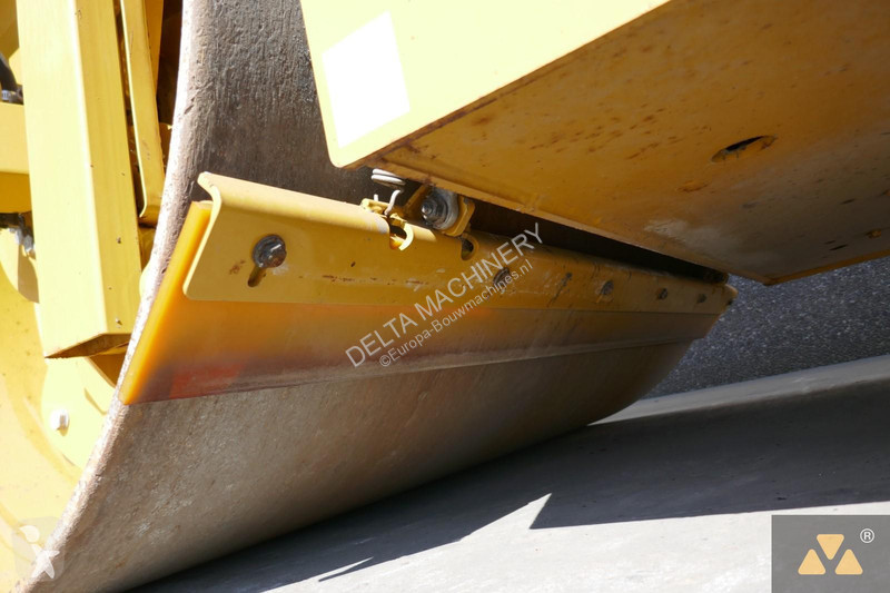 Compactador Caterpillar CB10