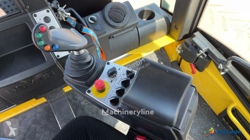 Compactador Bomag AP-4V