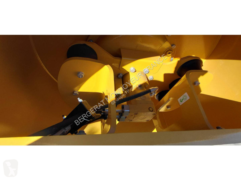 مدحلة Caterpillar CS12