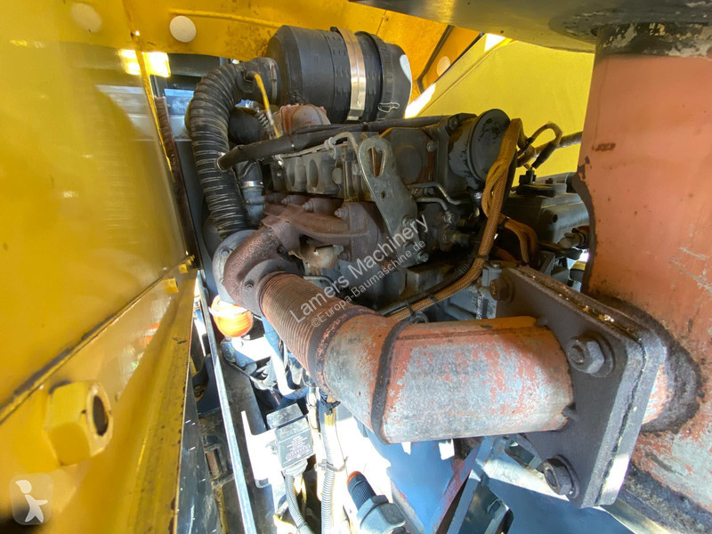 Zhutňovač Bomag BW216 .
