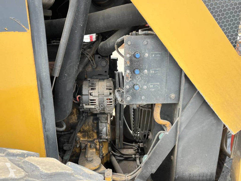 مدحلة Caterpillar CS533E - Good Overall Condition