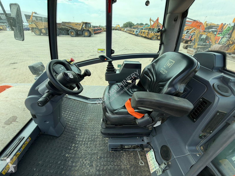 Hamm H13i compactor