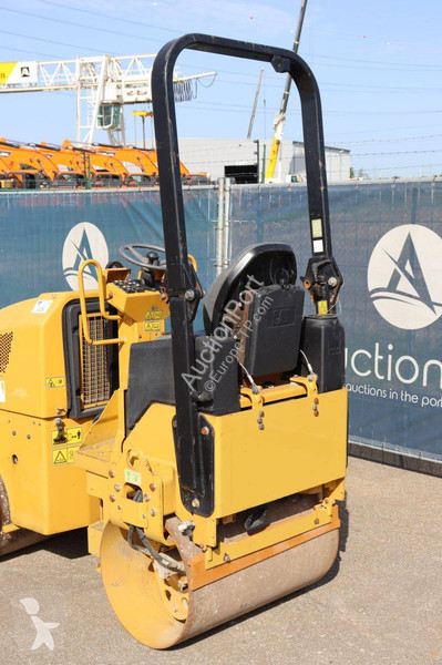 Compactador Caterpillar CB1.7
