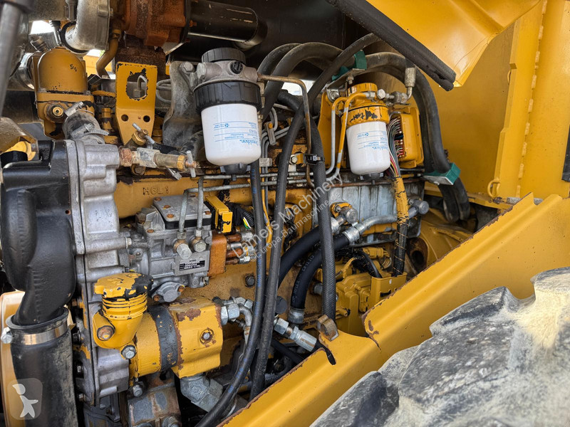 مدحلة Caterpillar CS 663E .