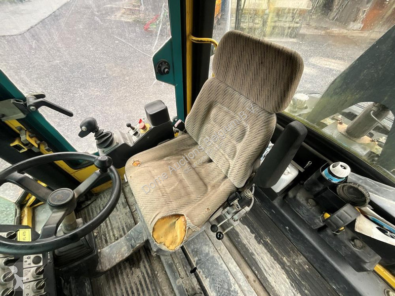Валяк Bomag