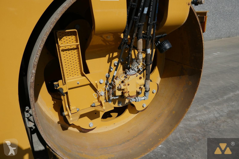 Compactor Caterpillar CB13