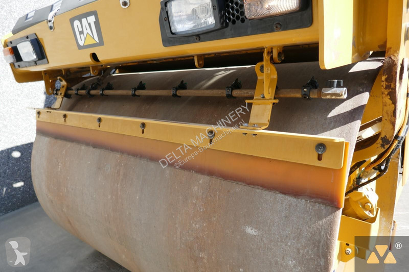 Compactador Caterpillar CB10