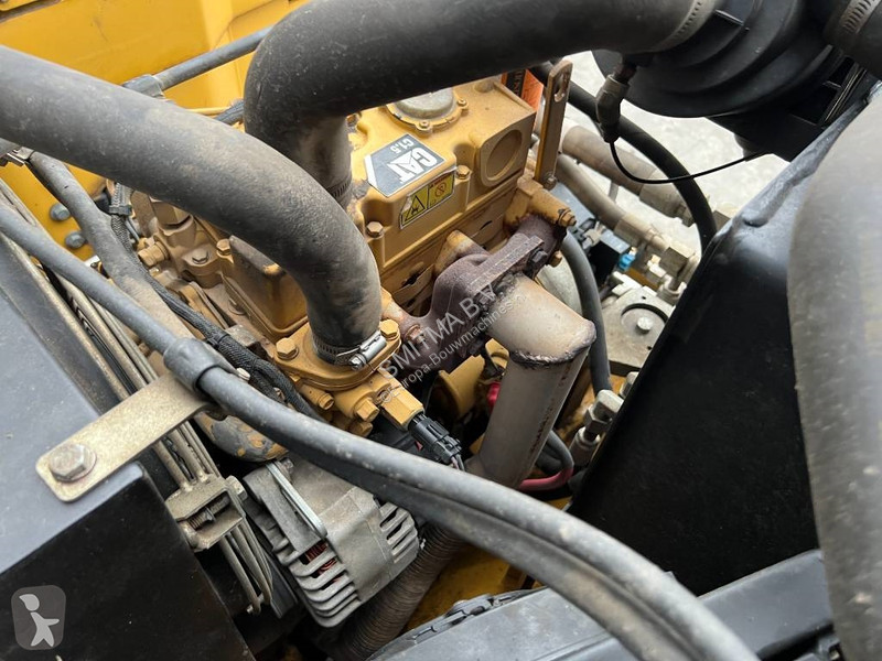 Zhutňovač Caterpillar CC24