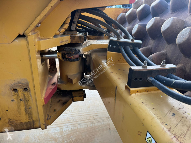 Zhutňovač Caterpillar CP76 (19t)