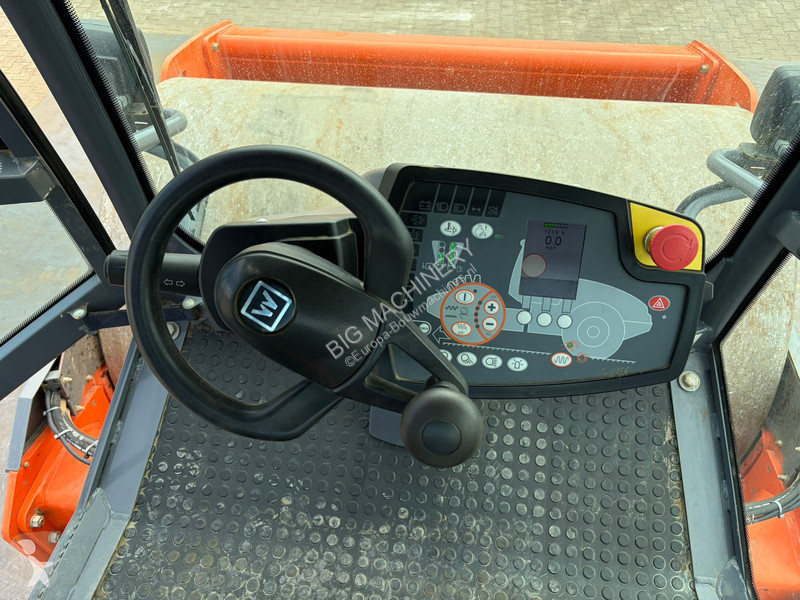 Hamm H13i compactor