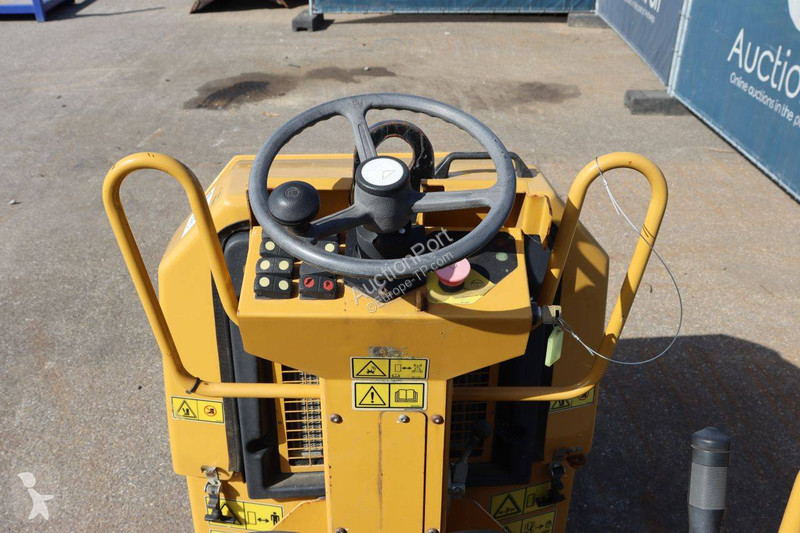 Compactador Caterpillar CB1.7