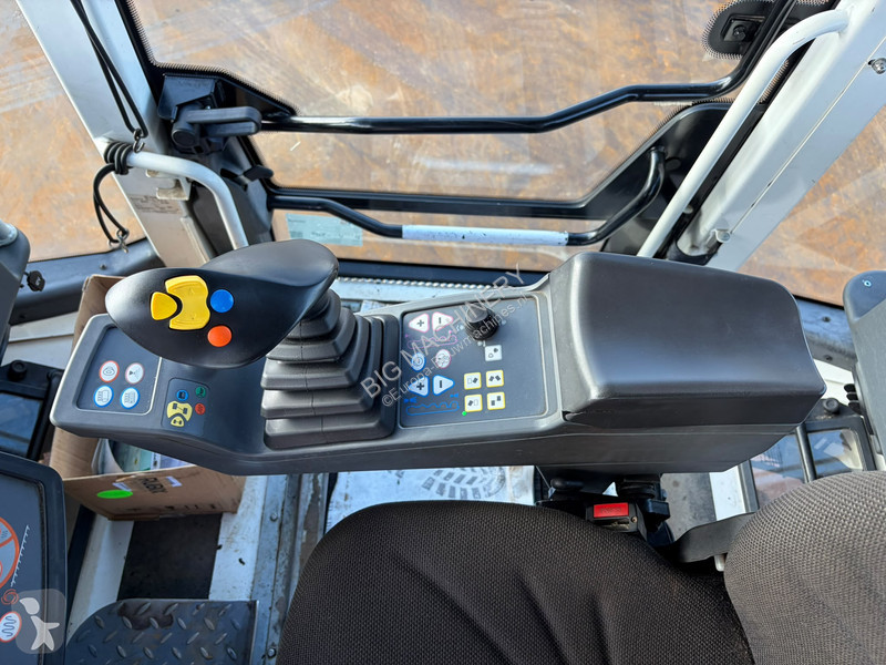 Vibrohenger Hamm DV70i + Bomag splitter