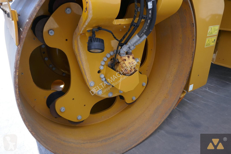 Compactor Caterpillar CB13