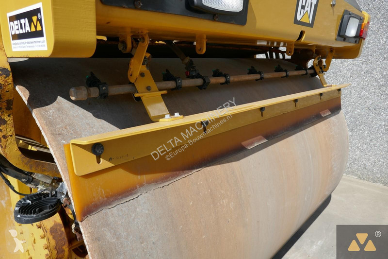 Compactador Caterpillar CB10