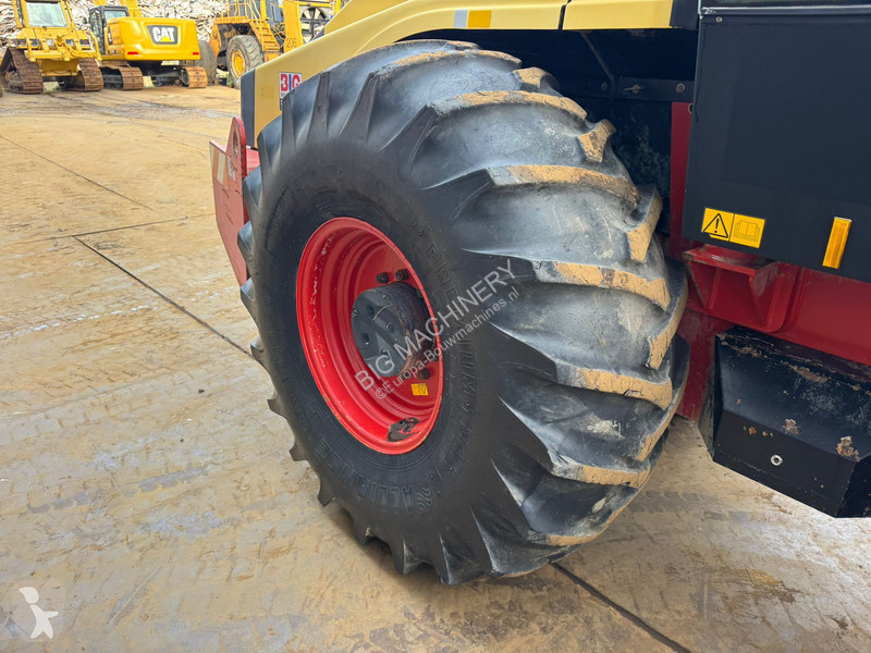 مدحلة Dynapac (13.6t)