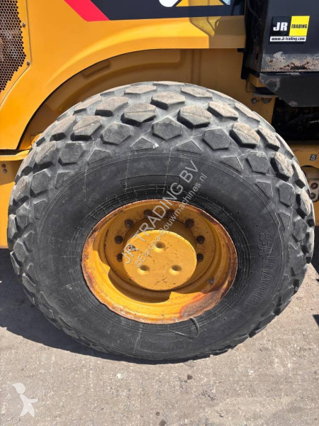 مدحلة Caterpillar CS 76