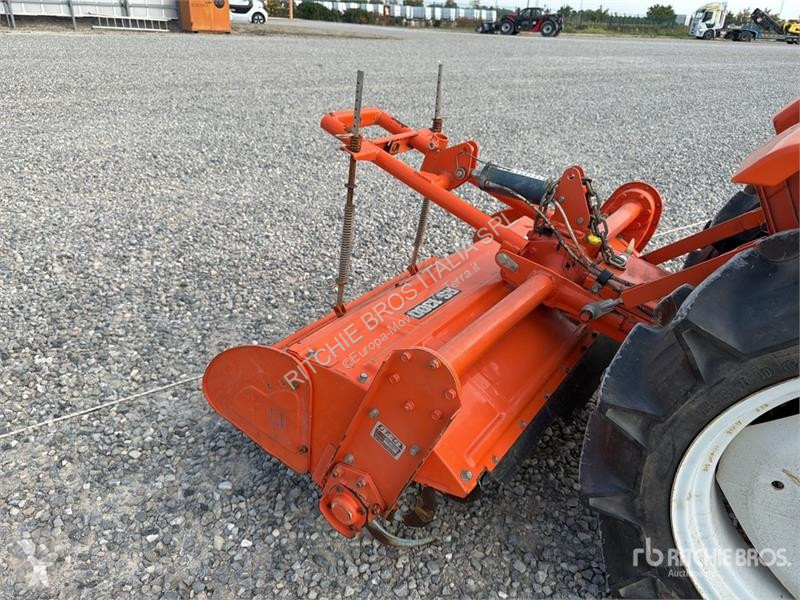Дорожний коток Kubota ZB1600 Utility Tractor