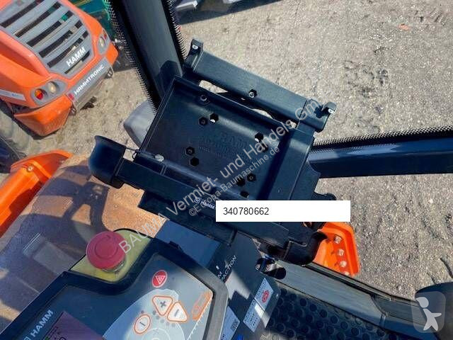 Дорожный каток Hamm H13i mit Verdichterplatten...