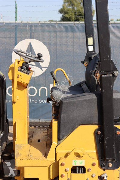 Compactador Caterpillar CB1.7