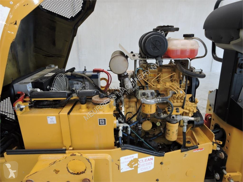 مدحلة Caterpillar CB2.7